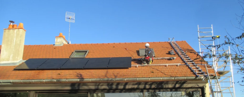 Installation de panneaux solaire en surimposition avec micro onduleurs
SF ELEC Fleurey sur ouche